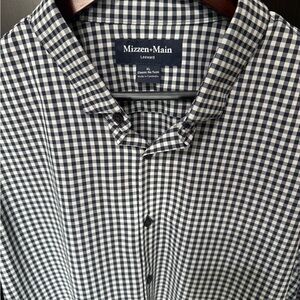 Mizzen+Main Men's Navy and White Gingham Shirt. XL No-Tuck.
